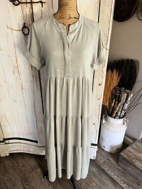 August Sky Round collar midi dress in celery